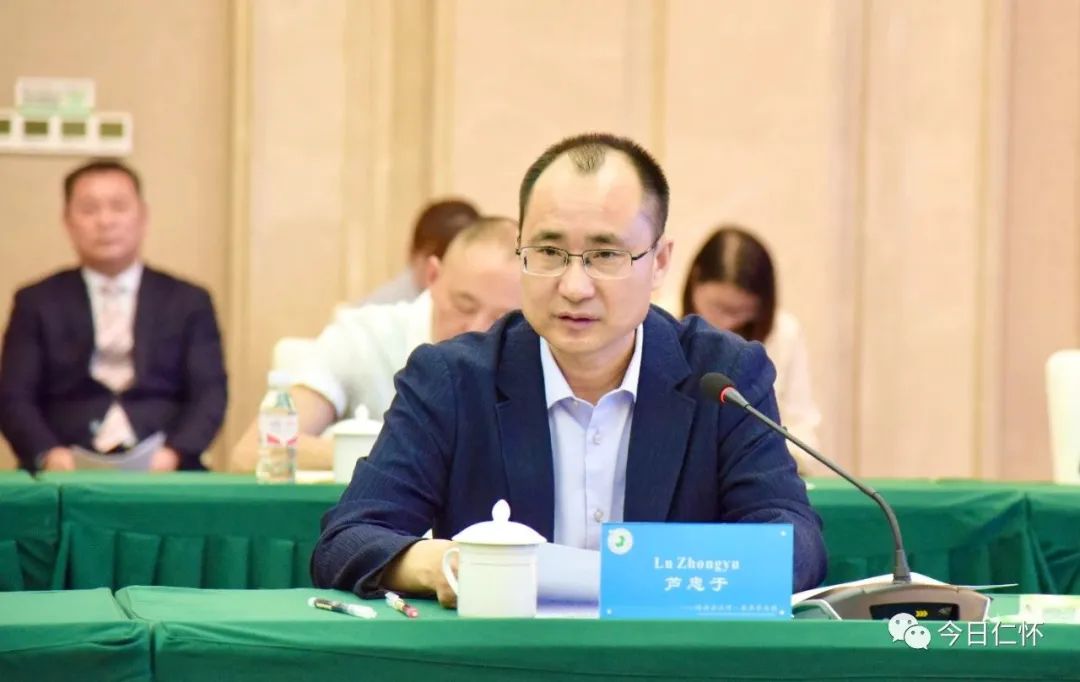 布鲁塞尔国际酒类大奖赛主席卜度安·哈弗莅仁考察酱香白酒产区建设-酒通社