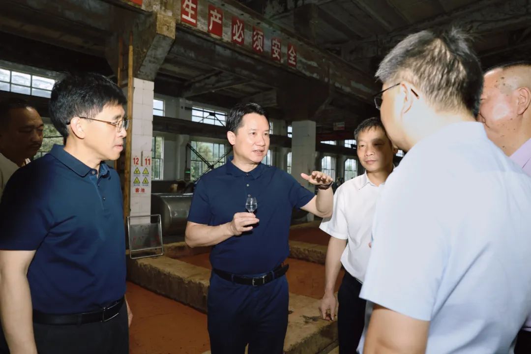 丁雄军李静仁调研茅台酒五轮次生产-酒通社