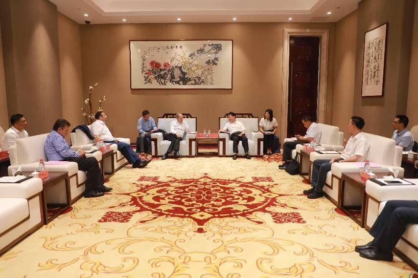 丁雄军会见英国48家集团俱乐部主席一行-酒通社