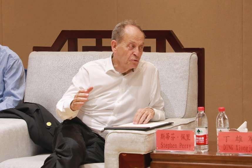 丁雄军会见英国48家集团俱乐部主席一行-酒通社