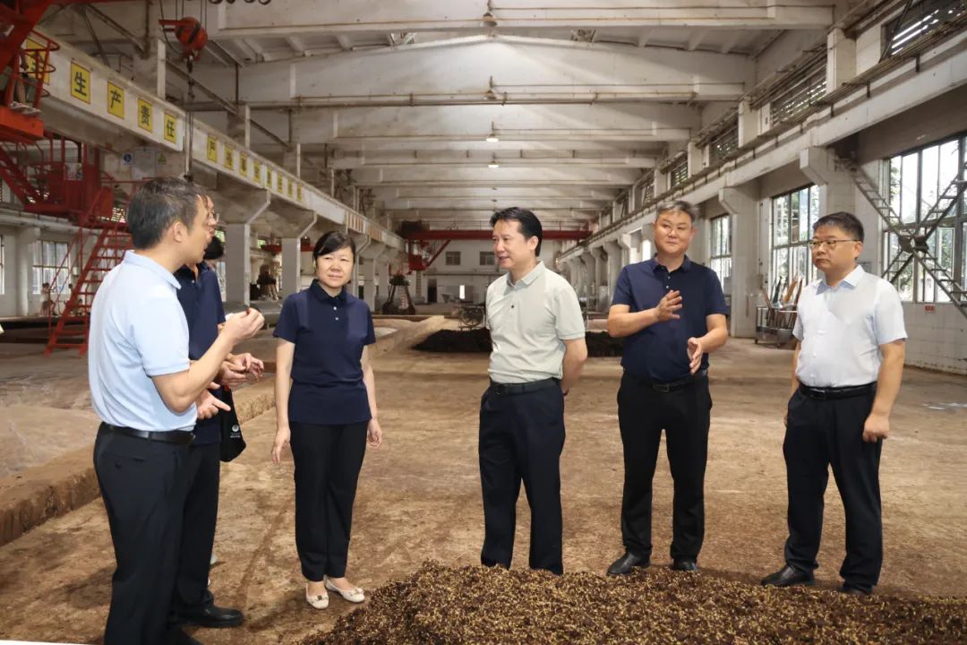 丁雄军率队调研茅台酒七轮次生产-酒通社