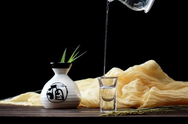 “闲愁如飞雪，入酒即消融”——漫话酒中情-酒通社