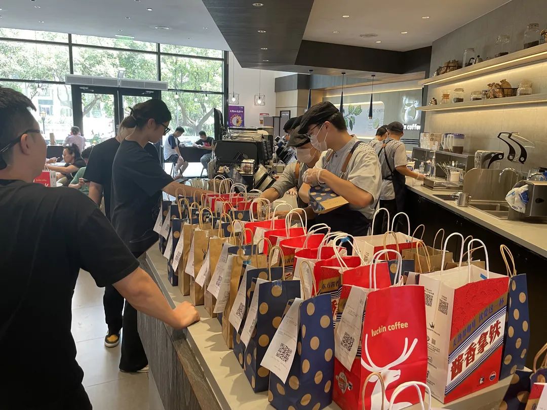 “瑞幸咖啡X贵州茅台”战略合作启动 “酱香拿铁”正式发布-酒通社