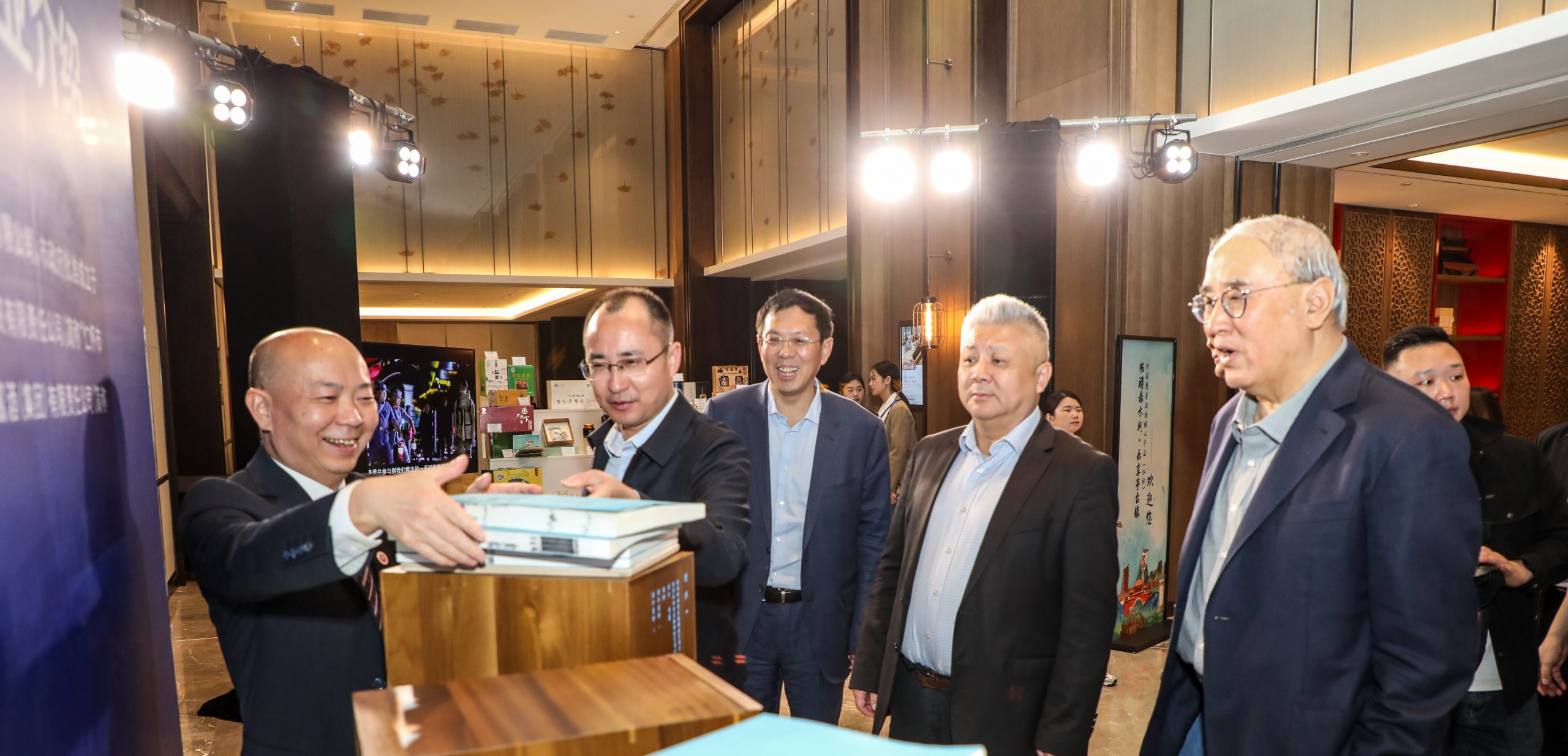 5-2304131022202U 大型酒文化文献资料《酒典》发布-酒通社