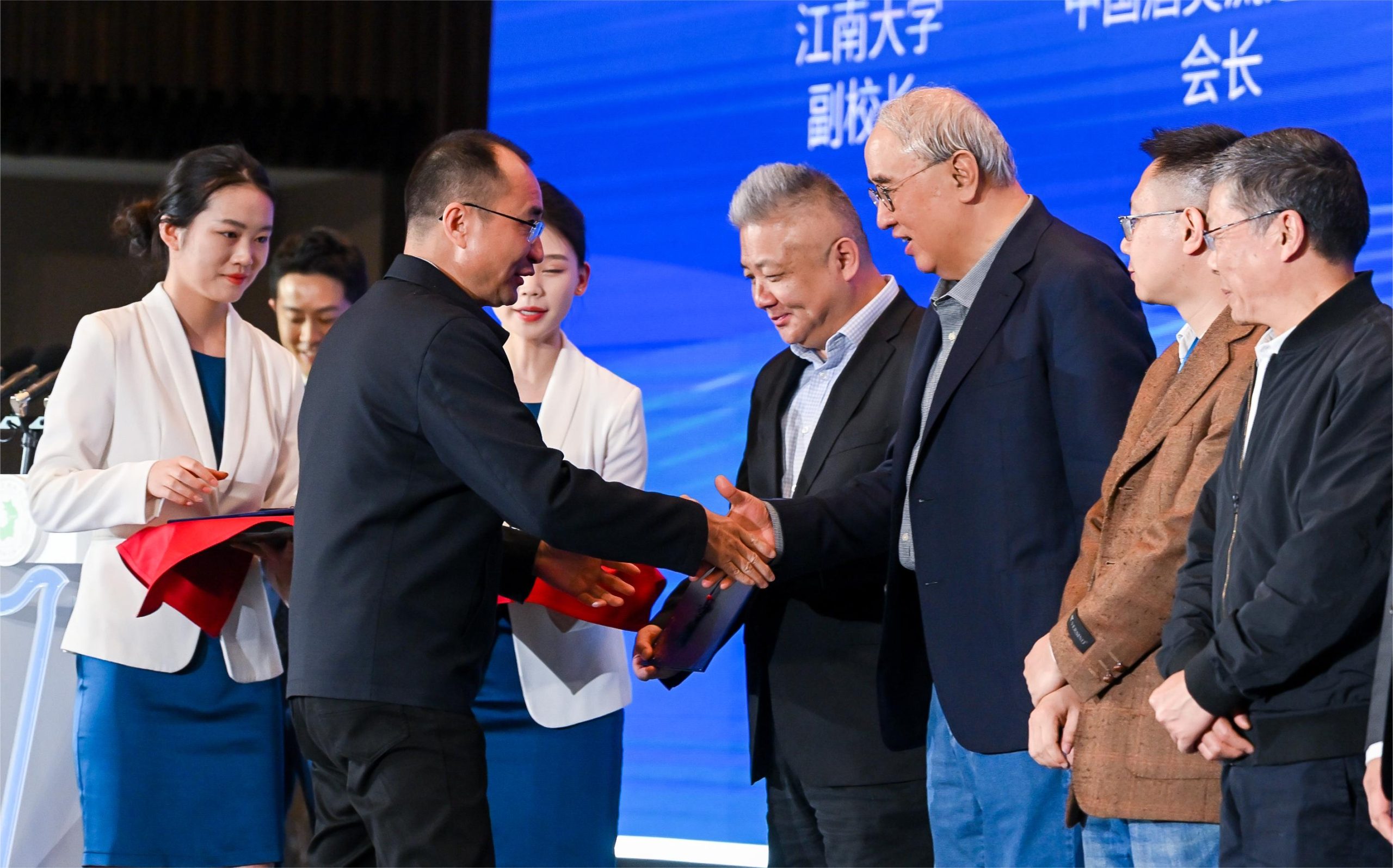 仁怀颁授“酱酒文化传播大使”持续引关注——一项荣誉 汇聚精英人群-酒通社