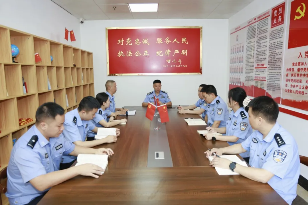 640-11 扎根酱酒核心区 藏蓝担当护一方-酒通社
