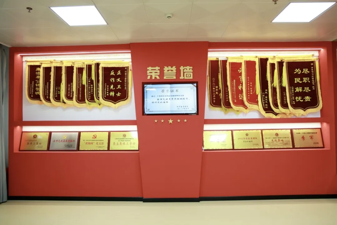 640-7 扎根酱酒核心区 藏蓝担当护一方-酒通社