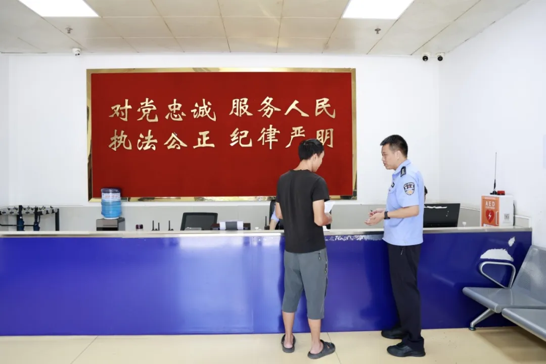 640-8 扎根酱酒核心区 藏蓝担当护一方-酒通社
